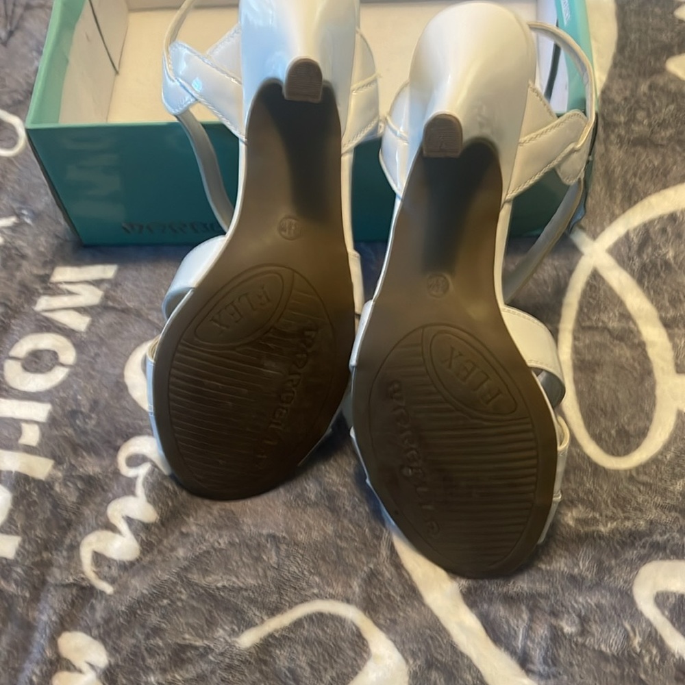 These are white sanders heels, in good condition; wore only a few times. - Picture 3 of 3